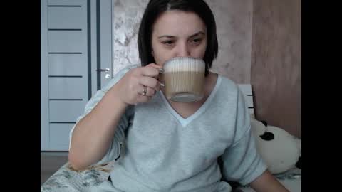 LorraGrey online show from 12/17/25, 06:52