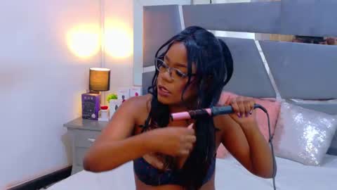 lorraine_johnson online show from 05/25/26, 05:41