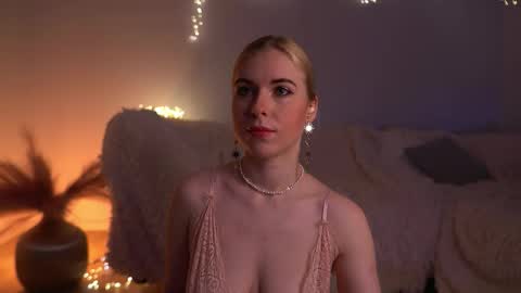 Lorrie online show from 03/22/26, 10:51