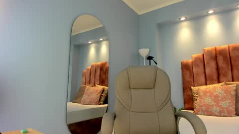Snapshot of lou_rosse chatting on 05/13/26, 08:06 Lou Rosse online show from 05/13/26, 08:06