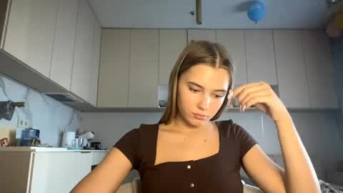 Snapshot of louannkorth chatting on 05/19/26, 03:51 Bella online show from 05/19/26, 03:51