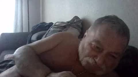 Snapshot of louis_chokdee chatting on 02/17/25, 04:15 louis_chokdee online show from 02/17/25, 04:15