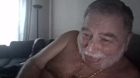 Snapshot of louis_chokdee chatting on 09/29/25, 04:45 louis_chokdee online show from 09/29/25, 04:45