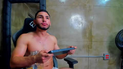 Louis online show from 03/12/25, 01:58