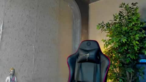 Louis online show from 09/27/25, 10:04