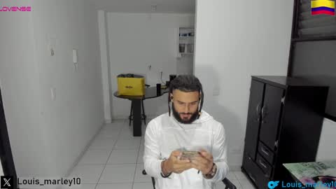 Snapshot of louis_marley_ chatting on 12/06/24, 01:40 louis_marley_ online show from 12/06/24, 01:40