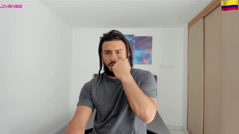 Snapshot of louis_marley_ chatting on 12/29/24, 02:42 louis_marley_ online show from 12/29/24, 02:42