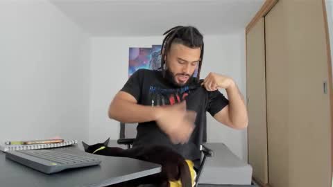 Snapshot of louis_marley_ chatting on 02/18/25, 05:21 louis_marley_ online show from 02/18/25, 05:21