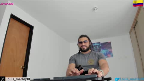 Snapshot of louis_marley_ chatting on 03/07/25, 07:27 louis_marley_ online show from 03/07/25, 07:27