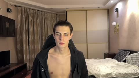 Mark online show from 01/10/25, 02:35