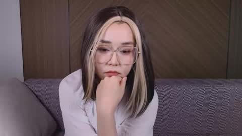 Snapshot of louisakim_ chatting on 05/26/26, 07:54 Kim online show from 05/26/26, 07:54