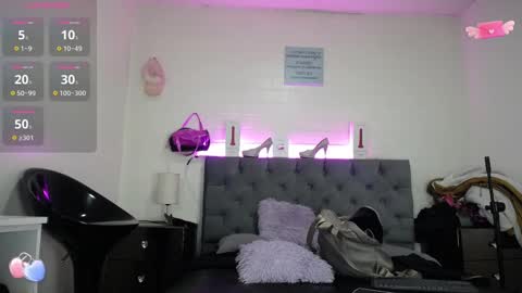 Snapshot of louise_nails chatting on 02/27/25, 11:52 LouIse online show from 02/27/25, 11:52
