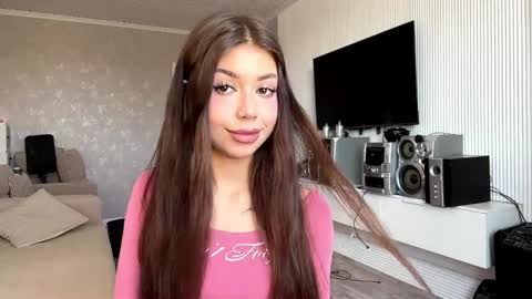 Flora online show from 04/15/26, 07:15