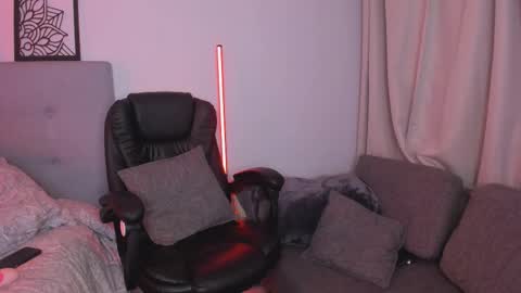 Snapshot of lourreinstounn chatting on 10/22/25, 12:33 Lourrein Stoun   Independiente online show from 10/22/25, 12:33