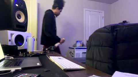 Snapshot of love4heelz chatting on 01/06/25, 11:42 Prynce online show from 01/06/25, 11:42