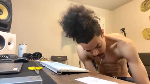 Snapshot of love4heelz chatting on 02/08/25, 04:57 Prynce online show from 02/08/25, 04:57