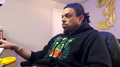 Snapshot of love4heelz chatting on 03/11/25, 06:30 Prynce online show from 03/11/25, 06:30