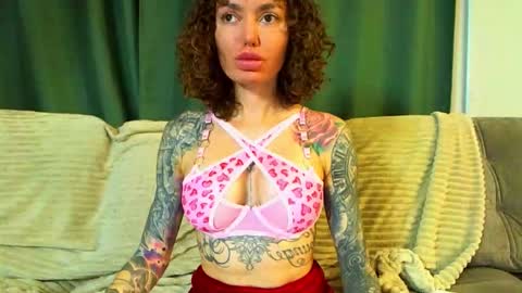 Cute face online show from 11/17/25, 01:44