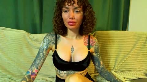 Cute face online show from 12/01/25, 03:00