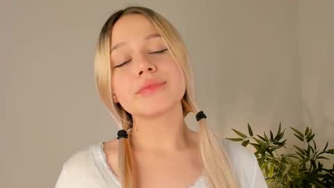 Eva online show from 11/12/25, 01:11