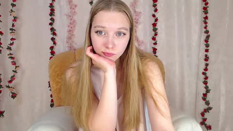 Snapshot of love_bella_ chatting on 12/04/24, 09:51 love bella  online show from 12/04/24, 09:51
