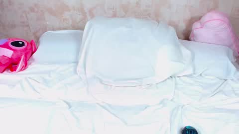 Snapshot of love_bella_ chatting on 02/21/25, 12:06 love bella  online show from 02/21/25, 12:06