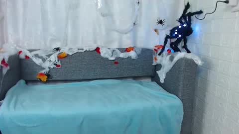 Snapshot of love_bella_ chatting on 10/25/25, 12:07 love bella  online show from 10/25/25, 12:07