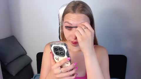 Snapshot of love_bella_ chatting on 07/16/26, 12:27 love bella online show from 07/16/26, 12:27