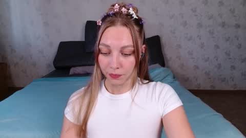 Snapshot of love_bella_ chatting on 07/23/26, 01:58 love bella online show from 07/23/26, 01:58