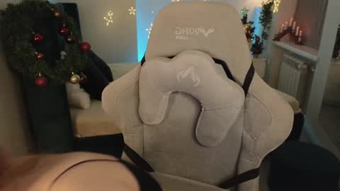 Snapshot of love_call chatting on 12/21/24, 08:39 love_call online show from 12/21/24, 08:39