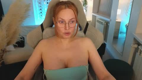 Snapshot of love_call chatting on 02/16/25, 11:27 love_call online show from 02/16/25, 11:27