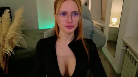 Snapshot of love_call chatting on 09/19/25, 05:09 love_call online show from 09/19/25, 05:09