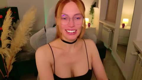 Snapshot of love_call chatting on 10/18/25, 05:43 love_call online show from 10/18/25, 05:43