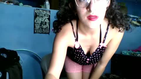 Snapshot of love_electra chatting on 02/04/25, 01:23 love_electra online show from 02/04/25, 01:23
