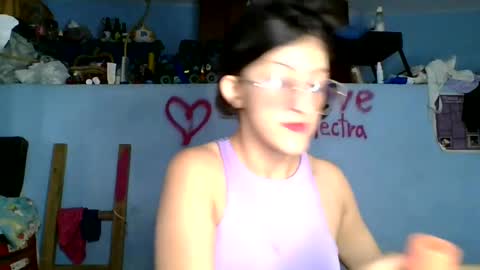 Snapshot of love_electra chatting on 09/25/25, 02:43 love_electra online show from 09/25/25, 02:43