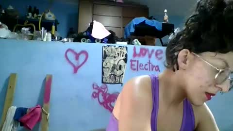 Snapshot of love_electra chatting on 10/16/25, 04:19 love_electra online show from 10/16/25, 04:19