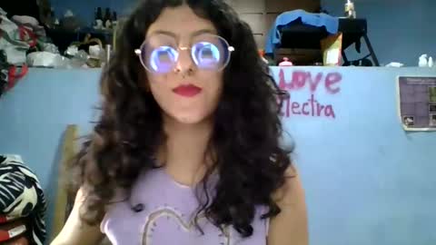 Snapshot of love_electra chatting on 10/21/25, 06:41 love_electra online show from 10/21/25, 06:41