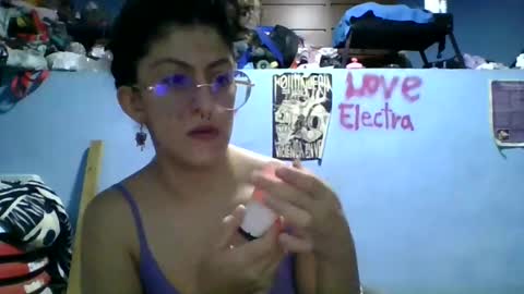 Snapshot of love_electra chatting on 10/23/25, 04:12 love_electra online show from 10/23/25, 04:12