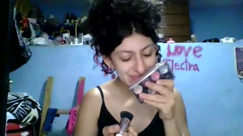 Snapshot of love_electra chatting on 10/25/25, 12:07 love_electra online show from 10/25/25, 12:07
