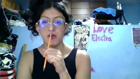 Snapshot of love_electra chatting on 10/27/25, 03:10 love_electra online show from 10/27/25, 03:10