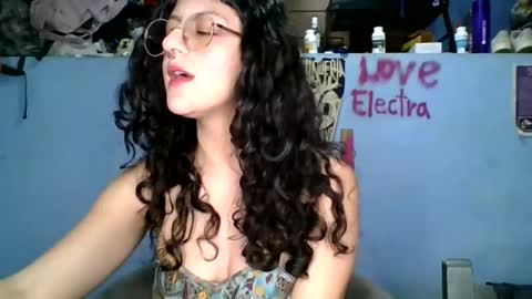 Snapshot of love_electra chatting on 03/23/26, 12:25 love_electra online show from 03/23/26, 12:25