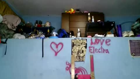 Snapshot of love_electra chatting on 04/04/26, 01:30 love_electra online show from 04/04/26, 01:30