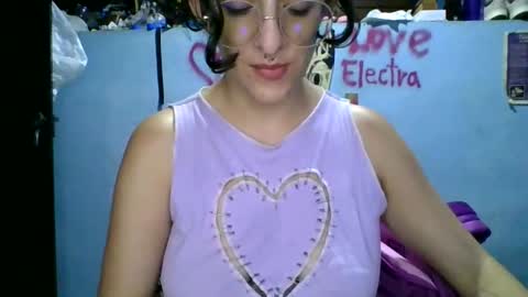 Snapshot of love_electra chatting on 04/05/26, 01:36 love_electra online show from 04/05/26, 01:36