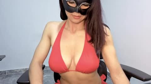 Snapshot of love_gatubela chatting on 05/21/26, 08:16 Nina online show from 05/21/26, 08:16