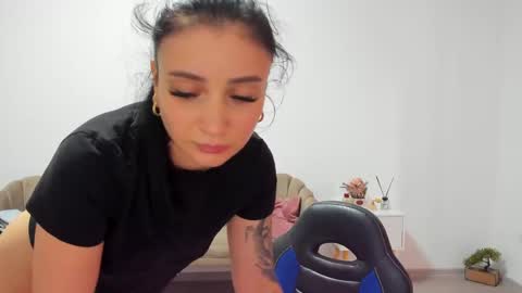 Snapshot of love_mexoxo chatting on 05/31/26, 08:54 Andreea online show from 05/31/26, 08:54