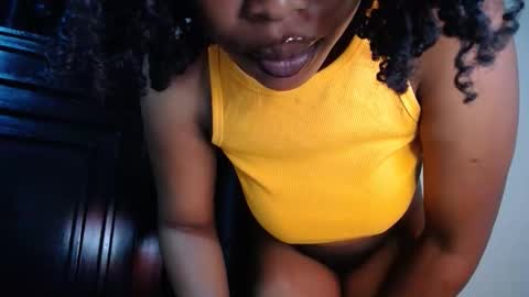 Snapshot of love_niahh chatting on 04/29/26, 04:00 niahh online show from 04/29/26, 04:00