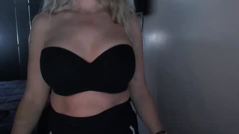 LoVe On  online show from 04/07/26, 10:53