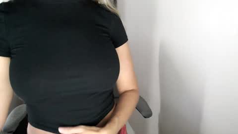 LoVe On  online show from 07/10/26, 02:41