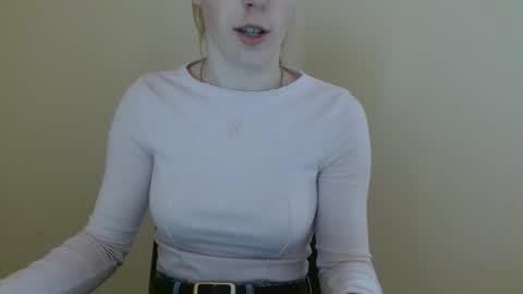 Vivian online show from 04/21/26, 11:49