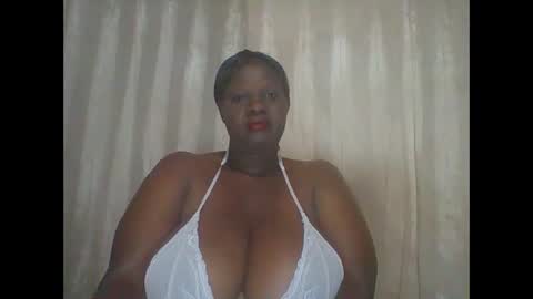 Snapshot of lovebigmelon chatting on 12/03/24, 03:41 Lynn online show from 12/03/24, 03:41